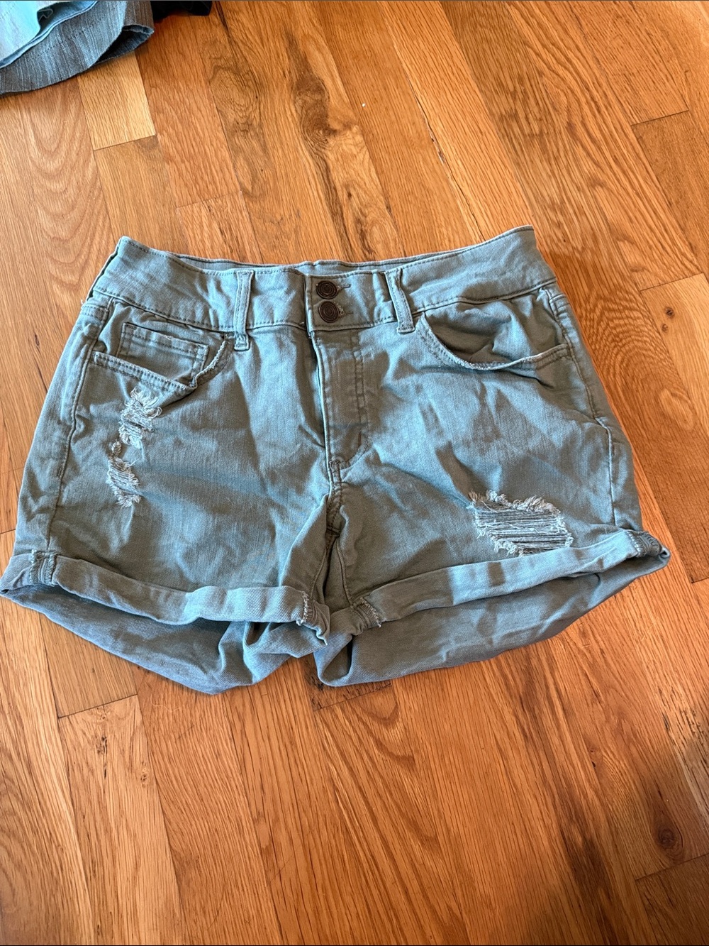 Casual Rolled Hem Distressed Women's Shorts - Sage Green
